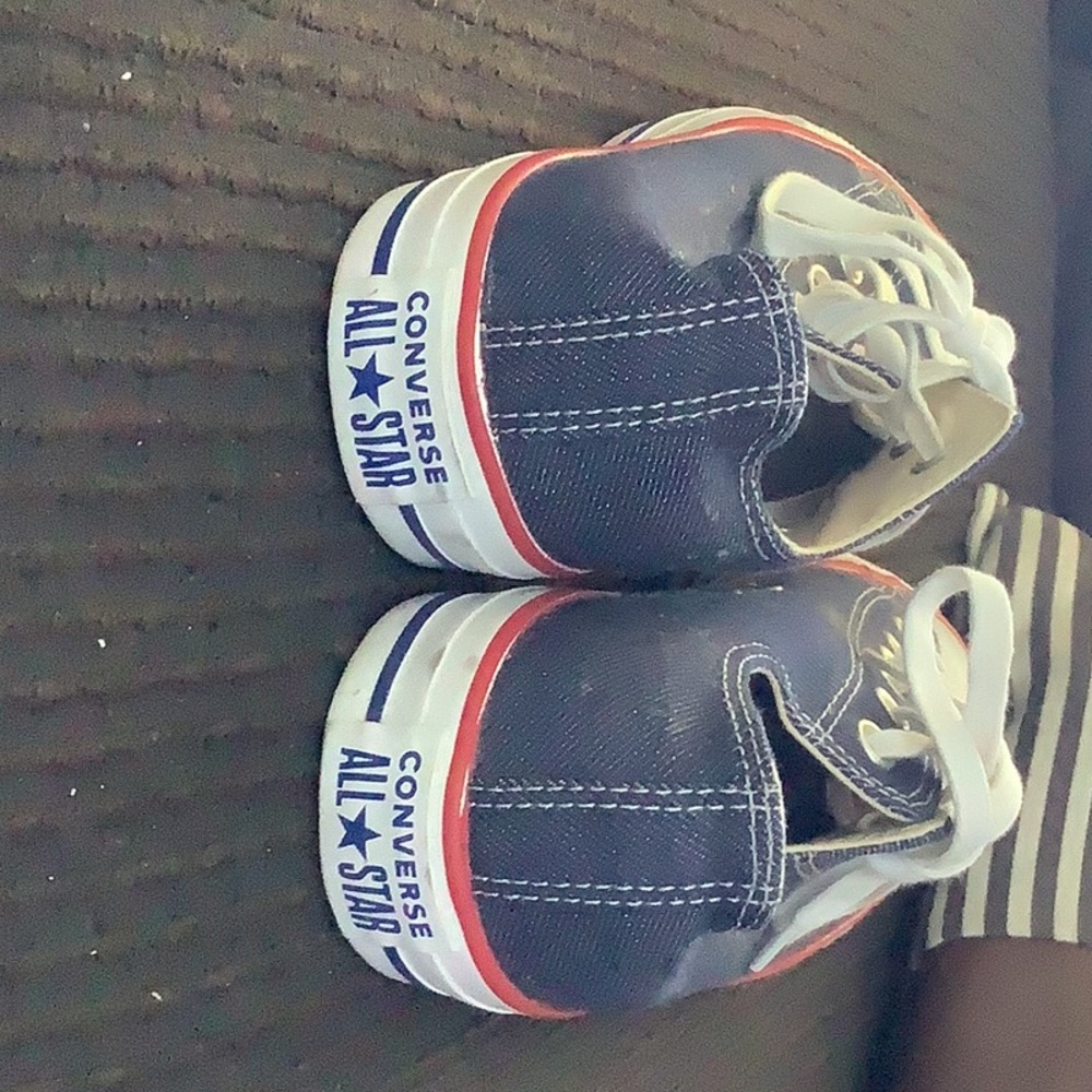 Converse All Stars Women’s sneakers. Navy and red with heart detail. Like new - Picture 2 of 4